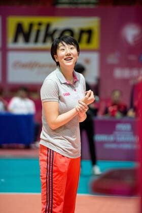 June 22, 2016 - Hong Kong, Hong Kong SAR, China - JINGSI SHEN of China has a laugh with the umpire while nursing a sore wrist. press conference PK Pressekonferenz for FIVB Volleyball World Grand Prix at the Hong Kong Coliseum in Hung Hom. The four women teams, Germany,China,The Netherlands and USA meet the press ahead of the 3 day competition. FIVB Volleyball World Grand Prix - ZUMAr144