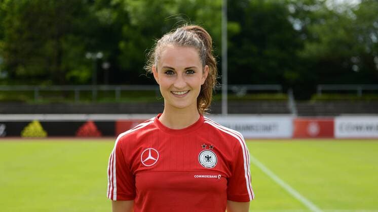 Sara Daebritz beim Fototermin waehrend des Trainingslagers in Grassau. Grassau, GER, 21.06.2016 - Fototermin DFB-Frauen-Nationalmannschaft, Fototermin DFB-Frauen-Nationalmannschaft, xKLx