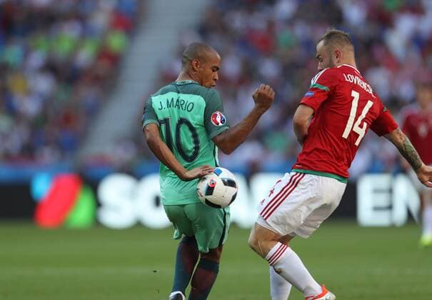 SOCCER - UEFA EURO EM Europameisterschaft Fussball 2016, ISL vs AUT SAINT-DENIS,FRANCE,22.JUN.16 - SOCCER - UEFA European Championship EM Europameisterschaft 2016, OEFB international match Länderspiel - Ungarn - Österreich - Nationalteam. Image shows Joao Mario (POR) and Gergo Lovrencsics (HUN). GEPAxpictures xChristianxOrt