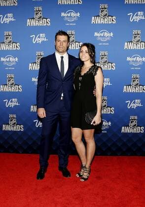 2016 June 22: Nashville Predators defenceman Shea Weber and wife Bailey Weber pose for a photograph on the red carpet during the 2016 NHL Eishockey Herren USA Awards at the Hard Rock Hotel and Casino in Las Vegas, Nevada. (Photo by Marc Sanchez Icon Sportswire) NHL: JUN 22 NHL Awards Icon144160622261 EDITORIAL USE ONLY