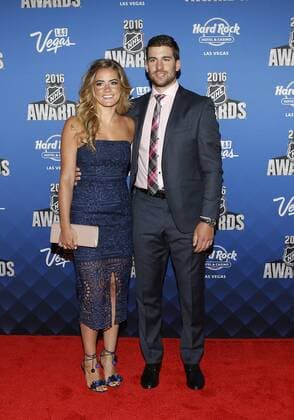 2016 June 22: New York Islanders centre John Tavares and Aryne Fuller pose for a photograph on the red carpet during the 2016 NHL Eishockey Herren USA Awards at the Hard Rock Hotel and Casino in Las Vegas, Nevada. (Photo by Marc Sanchez Icon Sportswire) NHL: JUN 22 NHL Awards Icon144160622280 EDITORIAL USE ONLY