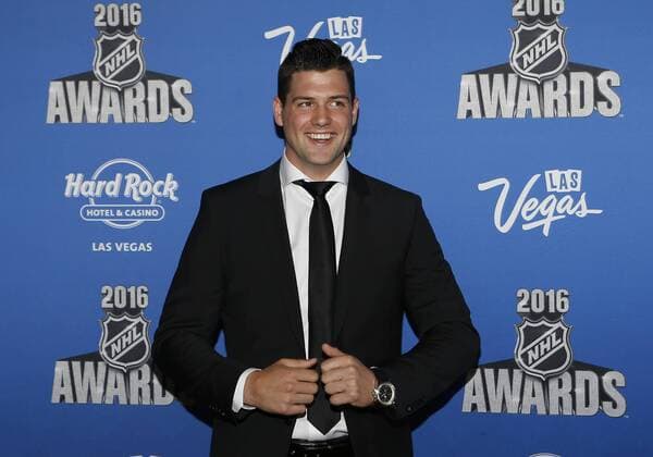 2016 June 22: Dallas Stars forward Jamie Benn poses for a photograph on the red carpet during the 2016 NHL Eishockey Herren USA Awards at the Hard Rock Hotel and Casino in Las Vegas, Nevada. (Photo by Marc Sanchez Icon Sportswire) NHL: JUN 22 NHL Awards Icon144160622350 EDITORIAL USE ONLY