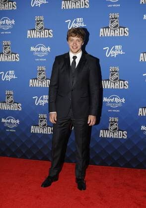 2016 June 22: Chicago Blackhawks player Artemi Panarin poses for a photograph on the red carpet during the 2016 NHL Eishockey Herren USA Awards at the Hard Rock Hotel and Casino in Las Vegas, Nevada. (Photo by Marc Sanchez Icon Sportswire) NHL: JUN 22 NHL Awards Icon144160622358 EDITORIAL USE ONLY