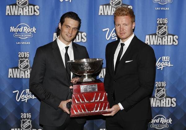 2016 June 22: Anaheim Ducks John Gibson and Toronto Maple Leafs Frederik Andersen pose for a photograph after receiving the William M. Jennings Trophy during the 2016 NHL Eishockey Herren USA Awards at the Hard Rock Hotel and Casino in Las Vegas, Nevada. (Photo by Marc Sanchez Icon Sportswire) NHL: JUN 22 NHL Awards Icon144160622463 EDITORIAL USE ONLY