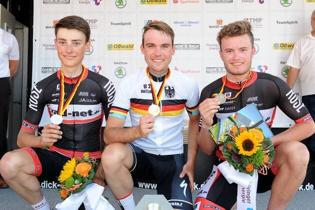 Radsport, Maximilian Schachmann gewinnt Deutsche U23-Meisterschaften im Einzelzeitfahren Podium v.l.n.r. (2.) Jan TSCHERNOSTER ( GER rad-net ROSE Team ) - (1.) Maximilian SCHACHMANN ( GER Klein Constantia ) - (3.) Marco MATHIS ( GER rad-net ROSE Team ) - Podium - Siegerehrung - Ehrung - Auszeichnung - Zeremonie - Zelebrierung - Ceremony - Jubel - Freude - Emotionen - Mimik - Gestik - Querformat - quer - horizontal - Event Veranstaltung: Deutsche Meisterschaften im Zeitfahren - U23 Maenner - Straufhain to nach Straufhain 41.0 km - Location Ort: Germany Deutschland - Europa Europa - Date Datum: 24.06.2016