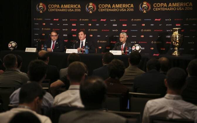 Copa America: Pressekonferenz der amerikanischen Verbandschefs CONMEBOL President Alejandro Dominguez, CONCACAF President Victor Montagliani and US Soccer Federation President Sunil Gulati deliver a joint presser on the occasion of the Copa America Centenario 2016 final between Argentina and Chile in New York, United States, 24 June 2016. EFE David Fernandez SOCCER FEDERATION S LEADERS PRESSER IN NEW YORK !ACHTUNG: NUR REDAKTIONELLE NUTZUNG!  NUE001 20160624-636023959062457242
