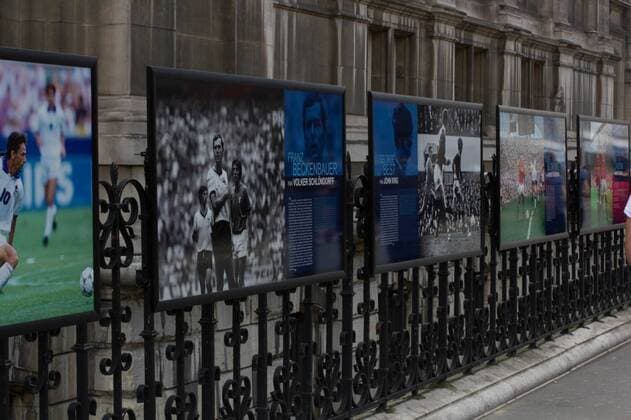 EURO 2016, Fußballausstellung am Hotel de Ville in Paris george best NEWS: Exposition foot hotel de ville - PARIS - 24 06 2016 JustineVandermarliere Panoramic 