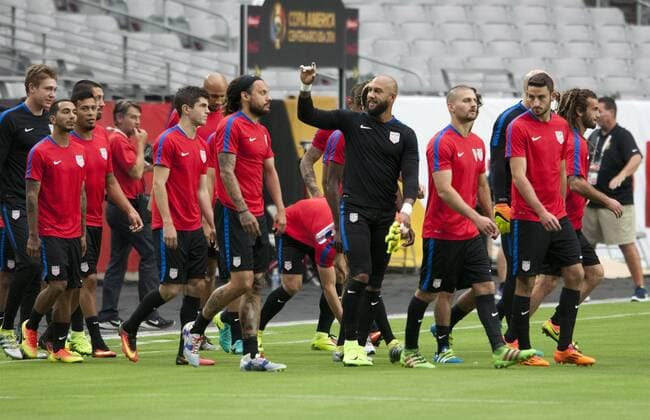 Copa America, USA Training US players during a training session of the team at Phoenix University in Phoenix, Arizona, United States, 24 June 2016. US will face Colombia for the second time during their Copa America Centenario third and fourth places qualifying match tomorrow. EFE Gary Williams USA TRAINING !ACHTUNG: NUR REDAKTIONELLE NUTZUNG!  GLE007 20160625-636024184811412209