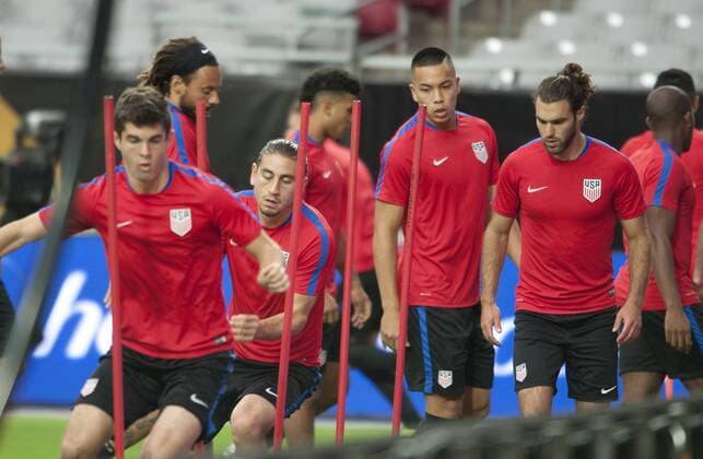 Copa America, USA Training US players during a training session of the team at Phoenix University in Phoenix, Arizona, United States, 24 June 2016. US will face Colombia for the second time during their Copa America Centenario third and fourth places qualifying match tomorrow. EFE Gary Williams USA TRAINING !ACHTUNG: NUR REDAKTIONELLE NUTZUNG!  GLE008 20160625-636024185439780209