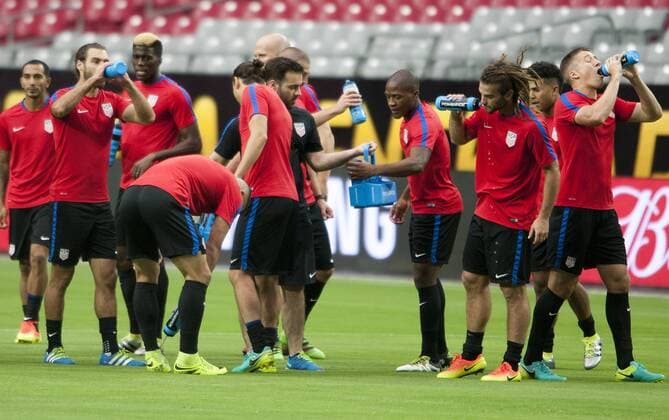 Copa America, USA Training US players during a training session of the team at Phoenix University in Phoenix, Arizona, United States, 24 June 2016. US will face Colombia for the second time during their Copa America Centenario third and fourth places qualifying match tomorrow. EFE Gary Williams USA TRAINING !ACHTUNG: NUR REDAKTIONELLE NUTZUNG!  GLE011 20160625-636024186113076209