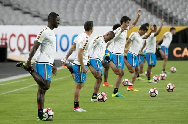 Copa America, Kolumbien Training Players of Colombia participate in training session of the team at Phoenix University in Phoenix, Arizona, United States, 24 June 2016. Colombia will face USA for the second time during their Copa America Centenario third and fourth places qualifying match tomorrow. EFE Gary Williams Colombia training session !ACHTUNG: NUR REDAKTIONELLE NUTZUNG!  GLE004 20160625-636024379560115293