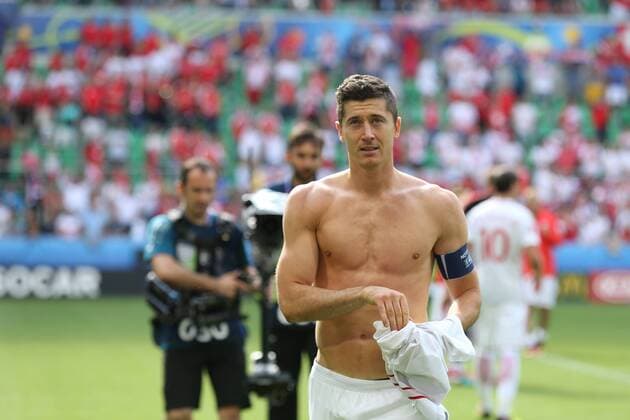 EURO 2016, Polen gewinnt im Elfmeterschießen gegen Schweiz 25.06.2016 SAINT ETIENNE, STADE GEOFFREY-GUICHARD (FOOTBALL) UEFA EURO EM, Nationalteam, Europameisterschaft, Nationalteam Länderspiel, Fussball 2016 SWITZERLAND vs. POLAND: ROBERT LEWANDOWSKI  20160625CSLG0048
