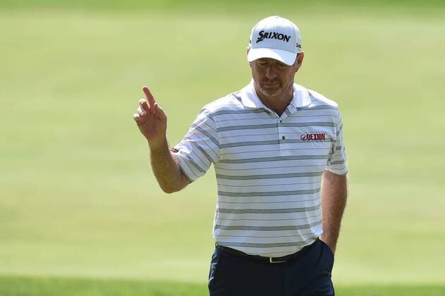 June 25, 2016 - Rod Pampling acknowledges the crowd after sinking a birdie on hole number two during third round play at the Quicken Loans National at Congressional Country Club in Bethesda MD. PGA Golf Herren 2016: Quicken Loans National JUN 25 - ZUMAcjm_