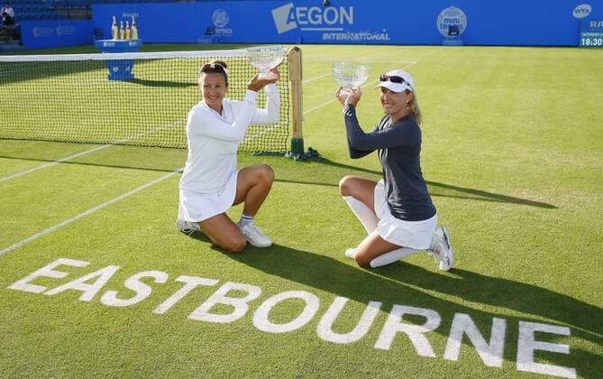 Themen der Woche - Sport Bilder des Tages - SPORT 25.06.2016 Eastbourne, England. Aegon International Eastbourne Tennis Tournament Darija Jurak (CRO) and Anastasia Rodionova (AUS) defeat Hao-Ching Chan (TPE) and Yung-Jan Chan (TPE) by a score of 5-7,7-6, 10-6 in their Women& x2019;s Doubles Match at Devonshire Park. xHongboxChenx  ActionPlus11754509