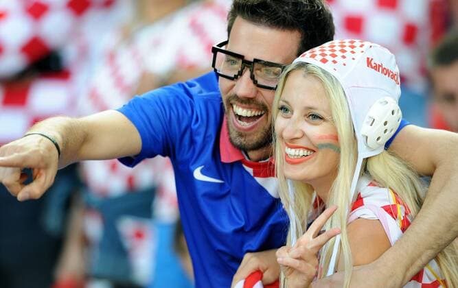 Bilder des Tages - SPORT EURO 2016, Kroatien - Portugal, Fans Fussball, Europameisterschaft, Herren, Nationalteam, EURO, EM 2016 Frankreich, Stade Bollaert-Delelis in Lens, 1. Achtelfinale: Kroatien (weiss) - Portugal (grün); Fans Kroatien. Fan, Fans, Begeisterung.