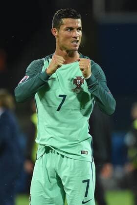 Themen der Woche - Sport Bilder des Tages - SPORT EURO 2016, Portugal gewinnt gegen Kroatien Euro 2016 - Kroatien - Portugal am 25.06.2016 im Stade Bollaert-Delelis in Lens Cristiano Ronaldo ( Portugal ) jubelt xRx