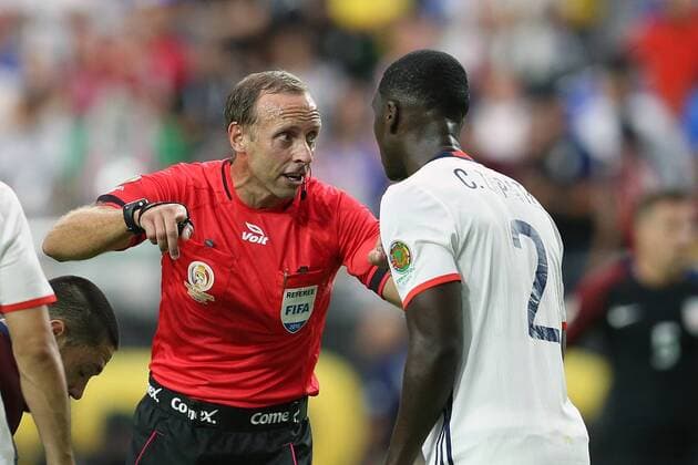 25 June 2016: Referee Daniel Fedorczuk gestures at Colombia defender Cristian Zapata 2 during the first half of the Copa America Centanario third place match against against the United States at University of Phoenix Stadium in Glendale, Az. (Photo by Chris Coduto Icon Sportswire) SOCCER: JUN 25 Copa America Centenario - Third Place - United States v Colombia Icon3171606250466 EDITORIAL USE ONLY