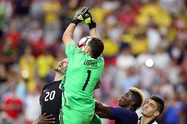25 June 2016: Colombia goalkeeper David Ospina 1 makes a save on United States defender Geoff Cameron 20 (left) and forward Gyasi Zardes 9 (right) during the first half of the Copa America Centanario third place match at University of Phoenix Stadium in Glendale, Az. (Photo by Chris Coduto Icon Sportswire) SOCCER: JUN 25 Copa America Centenario - Third Place - United States v Colombia Icon3171606250814 EDITORIAL USE ONLY