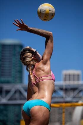 25 June 2016: Summer Ross gets up high to serve during the AVP San Francisco Open in San Francisco, CA. (Photo by Hailey Archambault Icon Sportswire) VOLLEYBALL: JUN 25 AVP San Francisco Open Icon160625128 EDITORIAL USE ONLY