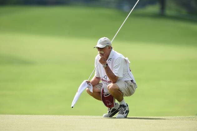 June 25, 2016 - Longtime caddie Mike Fluff Cowan, eyes up a putt for his golfer Jim Furyk, during third round play at the Quicken Loans National at Congressional Country Club in Bethesda MD. PGA Golf Herren 2016: Quicken Loans National JUN 25 - ZUMAcjm_