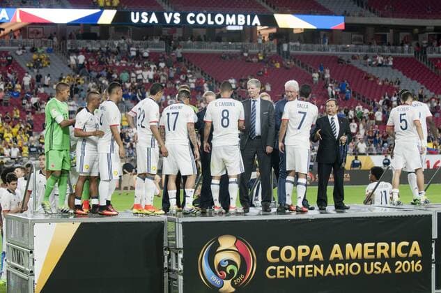 Colombian players receive the bronze medal of the Copa America Centenario 2016 at Phoenix University in Glendale, United States, 25 June 2016. Colombia defeated 1-0 US. EFE Gary Williams COLOMBIA VS EEUU !ACHTUNG: NUR REDAKTIONELLE NUTZUNG!  GLE007 20160626-636025171322162939