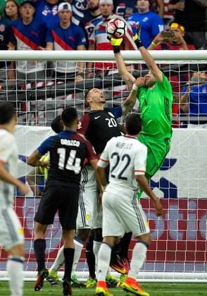 25 June 2016: Colombia goalkeeper David Ospina (1) makes a block during the first half of the Copa America Centenario third place game between the United States and Colombia at the University of Phoenix Stadium in Glendale, Ariz. Colombia won 1-0. (Photo by Carlos Herrera Icon Sportswire) SOCCER: JUN 25 Copa America Centenario - Third Place - United States v Colombia Icon1606250633 EDITORIAL USE ONLY