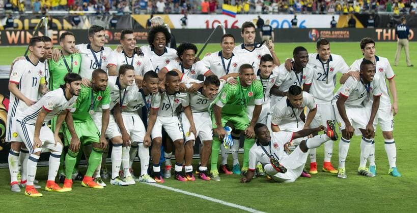 Colombian players pose after receiving the bronze medal of the Copa America Centenario 2016 at Phoenix University in Glendale, United States, 25 June 2016. Colombia defeated 1-0 US. EFE Gary Williams COLOMBIA VS EEUU !ACHTUNG: NUR REDAKTIONELLE NUTZUNG!  GLE007 20160626-636025171342286939