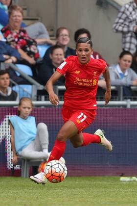 26.06.2016. The Academy Stadium, Manchester, England. FA Womens Super League. Manchester City versus Liverpool. Shanice van de Sanden of Liverpool breaks into midfield with the ball. xDavidxBlunsdenx  ActionPlus11754880