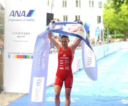 26.06.2016 T3 Triathlon in Düsseldorf 1.Bundesliga Damen und Deutsche Meisterschaft Jodie Stimpson (EJOT Team TV Buschhütten) wurde Gesamtsiegerin HM