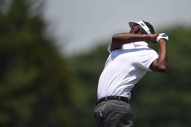 June 26, 2016 - Vijay Singh warms up on the driving range during final round play at the Quicken Loans National at Congressional Country Club in Bethesda MD. PGA Golf Herren 2016: Quicken Loans National JUN 26 - ZUMAcjm_