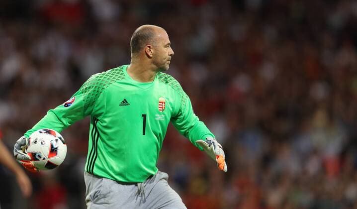 SOCCER - UEFA EURO EM Europameisterschaft Fussball 2016, HUN vs BEL TOULOUSE,FRANCE,26.JUN.16 - SOCCER - UEFA European Championship, Nationalteam Länderspiel, EM Europameisterschaft 2016, Round of 16, international match Länderspiel Hungary vs Belgium. Image shows Gabor Kiraly (HUN). GEPAxpictures xAndreasxPranter