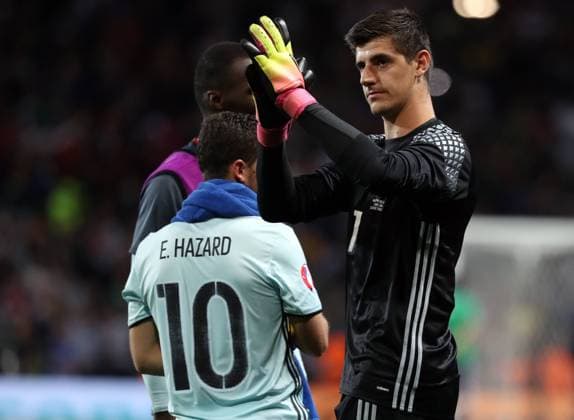 Belgium s goalkeeper Thibaut Courtois celebrate and thank supporters after winning 0-4 at a soccer game between Belgian national soccer team Red Devils and Hungary, in the round of 16 of the UEFA EURO EM Europameisterschaft Fussball 2016 European Championships, on Sunday 26 June 2016, in Toulouse, France. The Euro2016 tournament is taking place from 10 June to 10 July. VIRGINIExLEFOUR  x04879483x