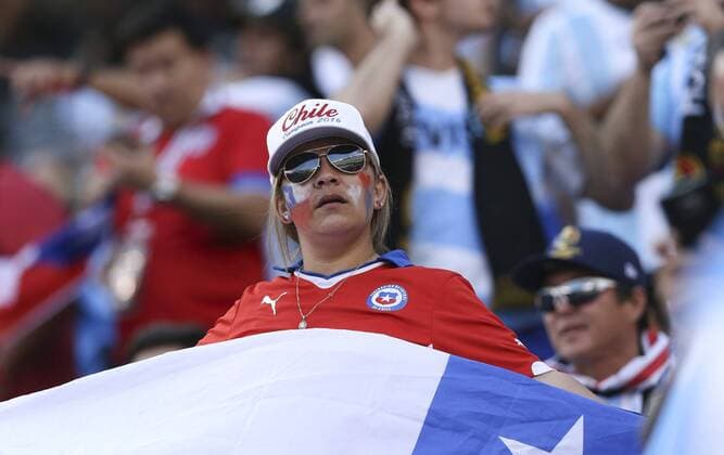 Chile fans cheer on their team before the Copa America Centenario final match between Argentina and Chile at MetLife stadium in East Rutherford, New Jersey, 26 June 2016. COPA AMERICA CENTENARIO FINAL MATCH !ACHTUNG: NUR REDAKTIONELLE NUTZUNG!  NJY012 20160627-636025875926592957
