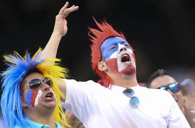 Chile fans cheer on their team before the Copa America Centenario final match between Argentina and Chile at MetLife stadium in East Rutherford, New Jersey, 26 June 2016. COPA AMERICA CENTENARIO FINAL MATCH !ACHTUNG: NUR REDAKTIONELLE NUTZUNG!  NJY017 20160627-636025897622251063