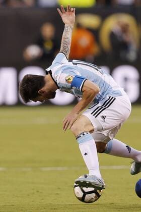 Lionel Messi of Argentina during the Copa America Centenario final match between Argentina and Chile at MetLife stadium in East Rutherford, New Jersey, 26 June 2016. COPA AMERICA CENTENARIO FINAL MATCH !ACHTUNG: NUR REDAKTIONELLE NUTZUNG!  NJY046 20160627-636025929496749878