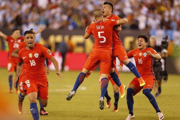 Chile s players celebrate after defeating Argentina during the COPA America Centenario USA 2016 Cup final match between Argentina and Chile at the MetLife Stadium in East Rutherford, New Jersey, USA, 26 June 2016. EFE MAURICIO DUENAS CASTANEDA COPA AMERICA CENTENARIO FINAL MATCH !ACHTUNG: NUR REDAKTIONELLE NUTZUNG!  KEN25 20160627-636026070082127100