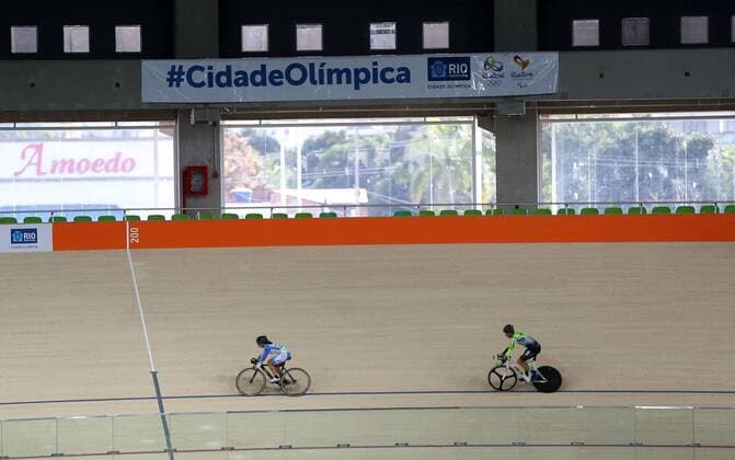 (160627) -- RIO DE JANEIRO, June 27, 2016 -- Cyclists ride at the Velodrome inside the Rio 2016 Olympic Park in Rio de Janeiro, Brazil, June 26, 2016. The last venue of the Rio 2016 Olympic Park was officially delivered to the Organizing Committee of the Rio 2016 Olympic and Paralympic Games on Sunday. ) (SP)BRAZIL-RIO DE JANEIRO-OLYMPIC VENUE-VELODROME LixMing 