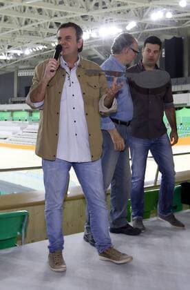 (160627) -- RIO DE JANEIRO, June 27, 2016 -- Rio de Janeiro Mayor Eduardo Paes (L) addresses the delivery ceremony of the Velodrome inside the Rio 2016 Olympic Park in Rio de Janeiro, Brazil, June 26, 2016. The last venue of the Rio 2016 Olympic Park was officially delivered to the Organizing Committee of the Rio 2016 Olympic and Paralympic Games on Sunday. ) (SP)BRAZIL-RIO DE JANEIRO-OLYMPIC VENUE-VELODROME LixMing 