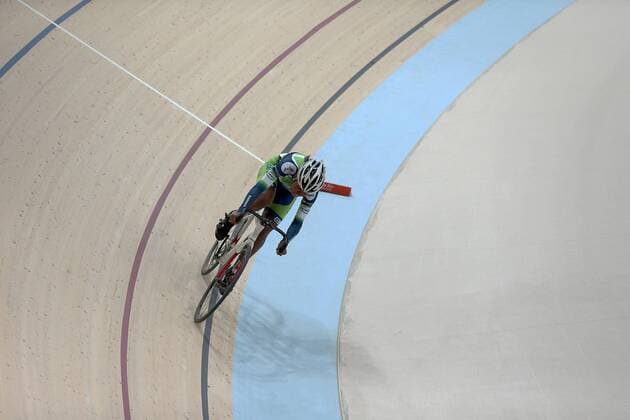 (160627) -- RIO DE JANEIRO, June 27, 2016 -- A cyclist rides at the Velodrome inside the Rio 2016 Olympic Park in Rio de Janeiro, Brazil, June 26, 2016. The last venue of the Rio 2016 Olympic Park was officially delivered to the Organizing Committee of the Rio 2016 Olympic and Paralympic Games on Sunday. ) (SP)BRAZIL-RIO DE JANEIRO-OLYMPIC VENUE-VELODROME LixMing 