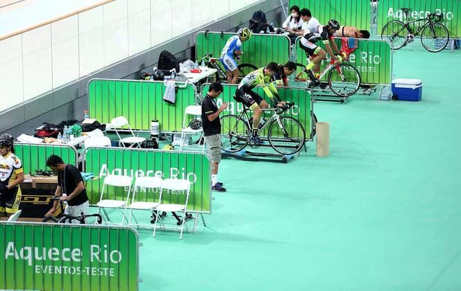 (160627) -- RIO DE JANEIRO, June 27, 2016 -- Cyclists warm up at the Velodrome inside the Rio 2016 Olympic Park in Rio de Janeiro, Brazil, June 26, 2016. The last venue of the Rio 2016 Olympic Park was officially delivered to the Organizing Committee of the Rio 2016 Olympic and Paralympic Games on Sunday. ) (SP)BRAZIL-RIO DE JANEIRO-OLYMPIC VENUE-VELODROME LixMing 