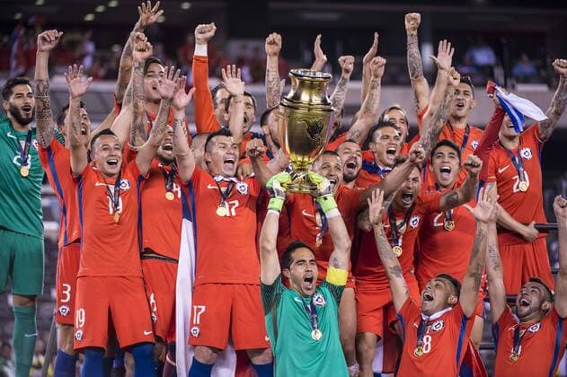 East Rutherford, New Jersey, U.S - Chile national team Nationalteam with the Copa America trophy celebrating the championship at MetLife Stadium in East Rutherford, NJ Soccer 2016 - Copa America Centenario Final Chile defeats Argentina 0-0 (4-2) Penalty Shoot out. - ZUMAs192