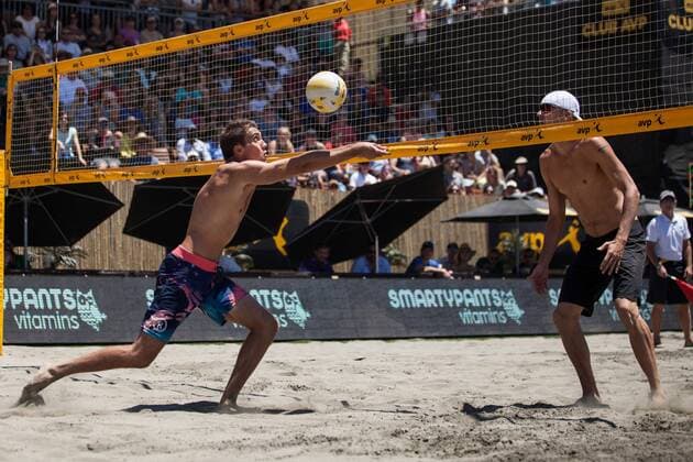 26 June 2016: Trevor Crabb sets up the ball for brother Taylor Crabb while Jake Gibb gets ready to go up for a block in the championship match during the AVP San Francisco Open in San Francisco, CA. (Photo by Hailey Archambault Icon Sportswire) VOLLEYBALL: JUN 26 AVP San Francisco Open Icon160626611 EDITORIAL USE ONLY
