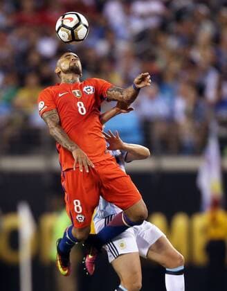 Arturo Vidal of Chile heads the ball during the final of 2016 Copa America Centenario soccer tournament at the Metlife Stadium in New Jersey, the United States on June 26, 2016. Chile defeated Argentina with 4-2 in penalty shootout. )(wll) (SP)US-NEW JERSEY-SOCCER-COPA AMERICA CENTENARIO-FINAL QinxLang 