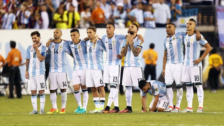 Players of Argentina react during the penalty shootout of 2016 Copa America Centenario soccer tournament Final at the Metlife Stadium in New Jersey, the United States on June 26, 2016. Chile defeated Argentina with 4-2 in penalty shootout. )(wll) (SP)US-NEW JERSEY-SOCCER-COPA AMERICA CENTENARIO-FINAL QinxLang 