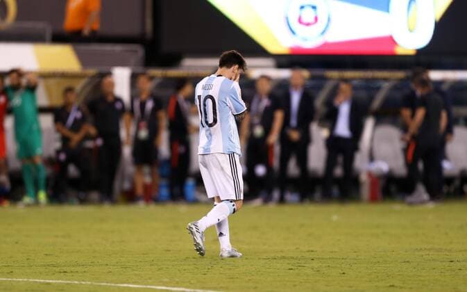 Argentina s Lionel Messi reacts after missing a penalty kick during the penalty shootout of 2016 Copa America Centenario soccer tournament Final at the Metlife Stadium in New Jersey, the United States on June 26, 2016. Chile defeated Argentina with 4-2 in penalty shootout. )(wll) (SP)US-NEW JERSEY-SOCCER-COPA AMERICA CENTENARIO-FINAL QinxLang 