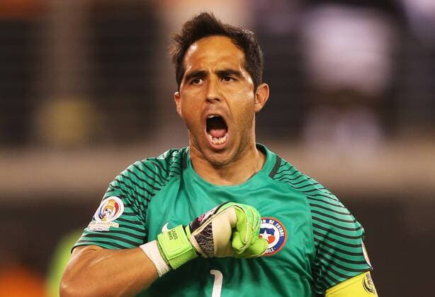 Claudio Bravo, goalie of Chile celebrates during the penalty shootout of the 2016 Copa America Centenario soccer tournament Final at the Metlife Stadium in New Jersey, the United States on June 26, 2016. Chile defeated Argentina with 4-2 in penalty shootout. )(wll) (SP)US-NEW JERSEY-SOCCER-COPA AMERICA CENTENARIO-FINAL QinxLang 