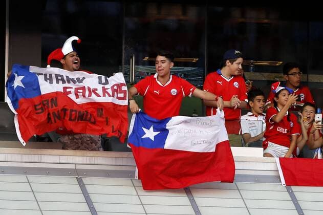 Football, Argentina v Chile. Copa America Centenario Championship 2016. Chile s fans cheer their team during the Copa America Centenario Championship final match against Argentina at the Met Life stadium in New Jersey, USA. 26 06 2016 Argentina v Chile, final Copa America Centenario 2016. 