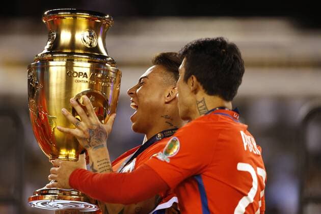 Football, Argentina v Chile. Copa America Centenario Championship 2016. Chile s player Eduardo Vargas, center, celebrates the Copa America Centenario Championship title after winning against Argentina at the Met Life stadium in New Jersey, USA. 26 06 2016 Argentina v Chile, final Copa America Centenario 2016. 