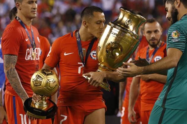 Football, Argentina v Chile. Copa America Centenario Championship 2016. Chile s player Alexis Sanchez celebrates the Copa America Centenario Championship title after winning against Argentina at the Met Life stadium in New Jersey, USA. 26 06 2016 Argentina v Chile, final Copa America Centenario 2016. 