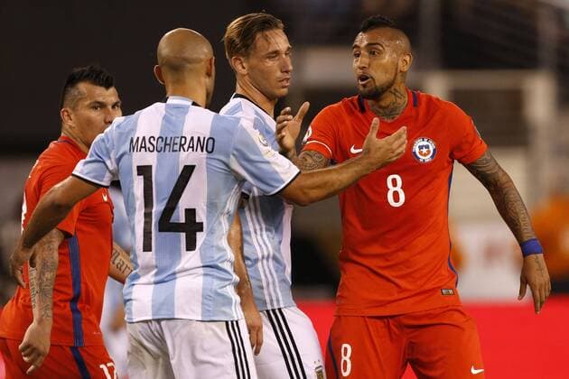 Football, Argentina v Chile. Copa America Centenario Championship 2016. Chile s player Arturo Vidal, talks during the Copa America Centenario Championship final match against Argentina at the Met Life stadium in New Jersey, USA. 26 06 2016 Argentina v Chile, final Copa America Centenario 2016. 